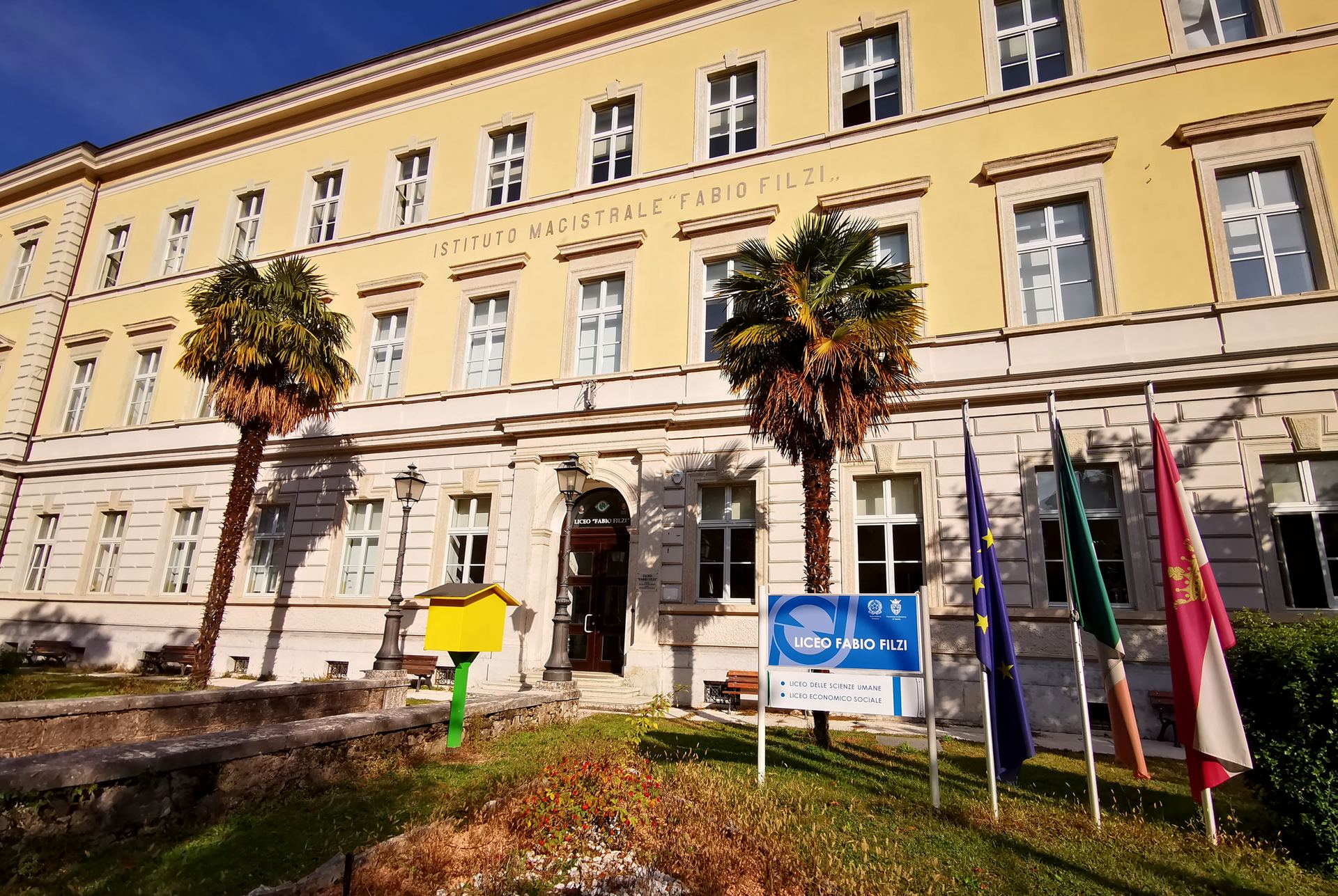 Facciata del Liceo Fabio Filzi